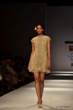Model walk the ramp for Manish Gupta Show at Wills Lifestyle India Fashion Week 2012 day 3 on 8th Oct 2012 (2).JPG
